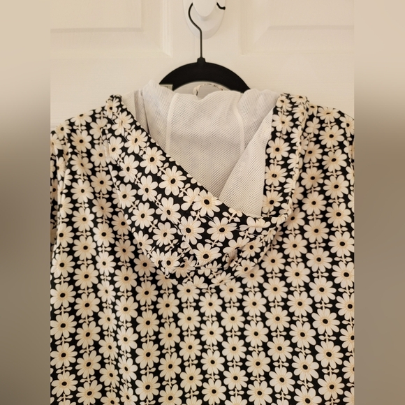 Levi's Daisy Flower Print Rain Windbreaker Jacket NWOT - Picture 9 of 10